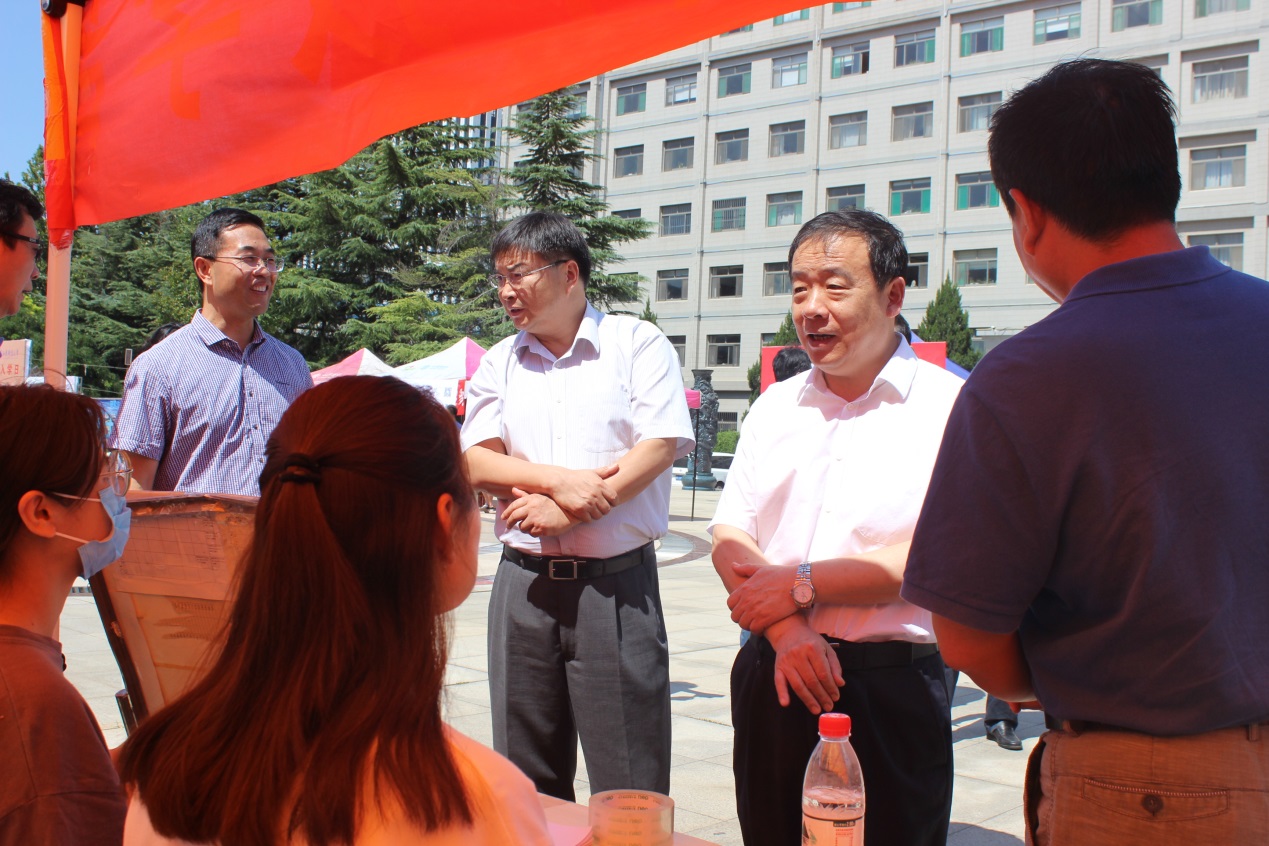 说明: E:\网站维护\照片\IMG_4040.JPG